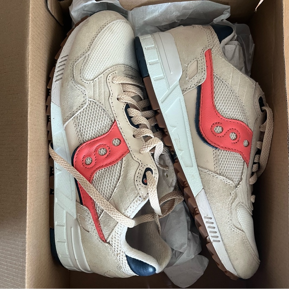 Saucony Shadow 5000 Beige and Coral Sneakers